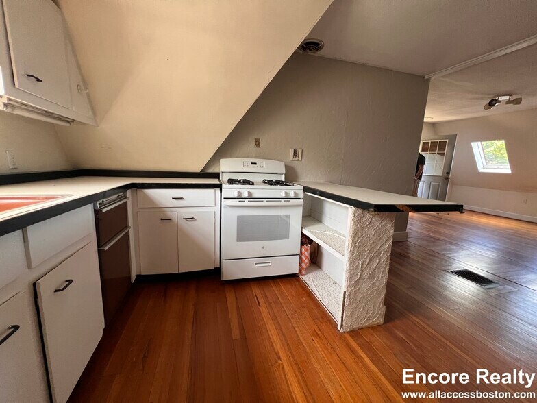Building Photo - 9 Kenwood St