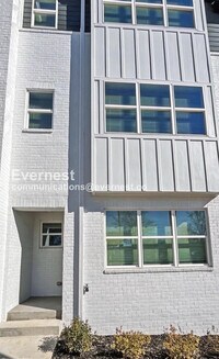 Building Photo - 747 Bespoke