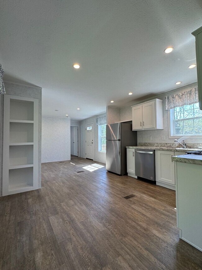 Building Photo - 465-1 Royal Manor Rd-
