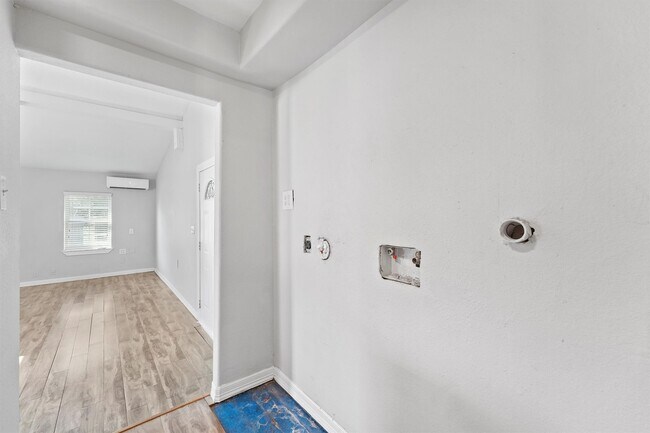 Building Photo - 16730 Springfield Dr