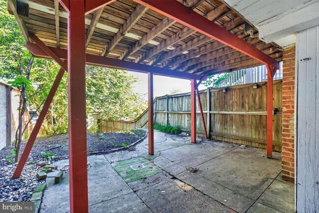 Building Photo - 623 Farragut St NW