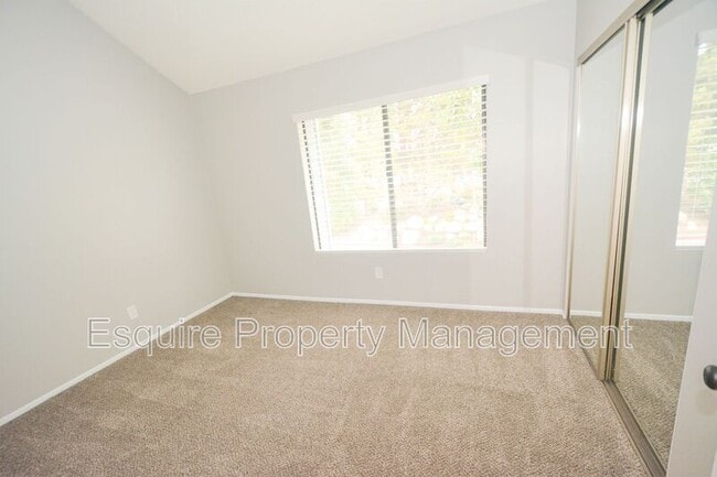 Building Photo - 703 Arneill Rd