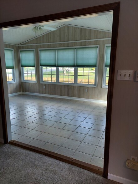Building Photo - 1335 Windamere Rd