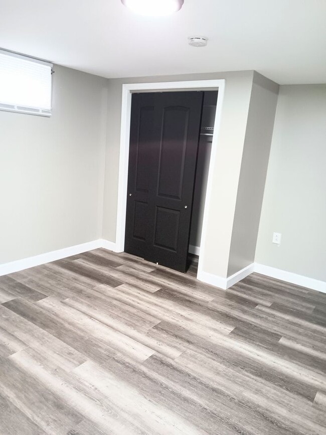 Building Photo - Beautifully Renovated, Modern 3 bedroom 2....