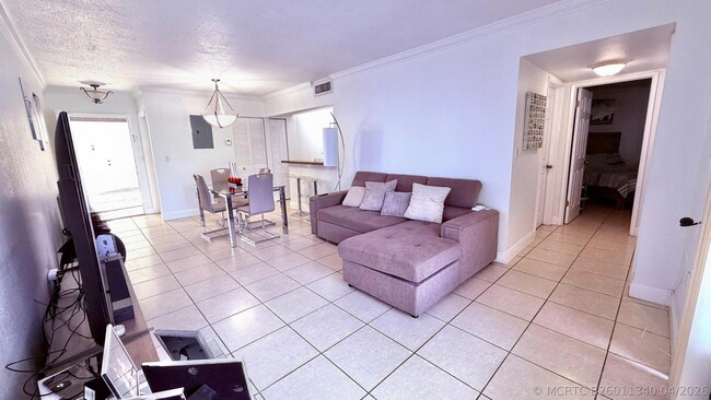 Building Photo - 9711 Fontainebleau Blvd
