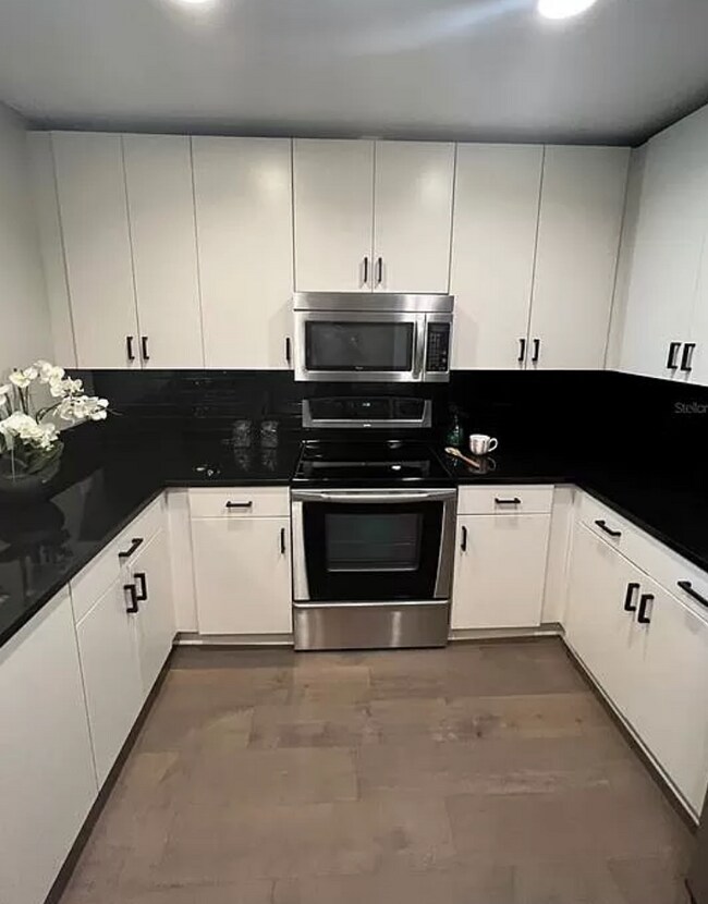 Building Photo - 777 N Ashley Dr