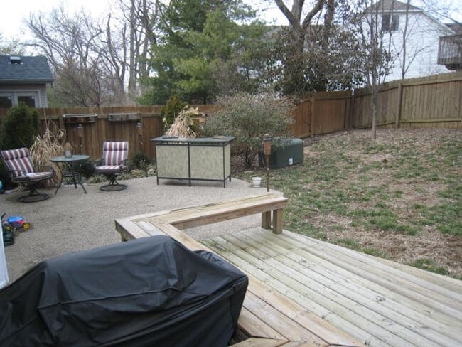 Building Photo - 2 bed + Bonus Room - Great School District...