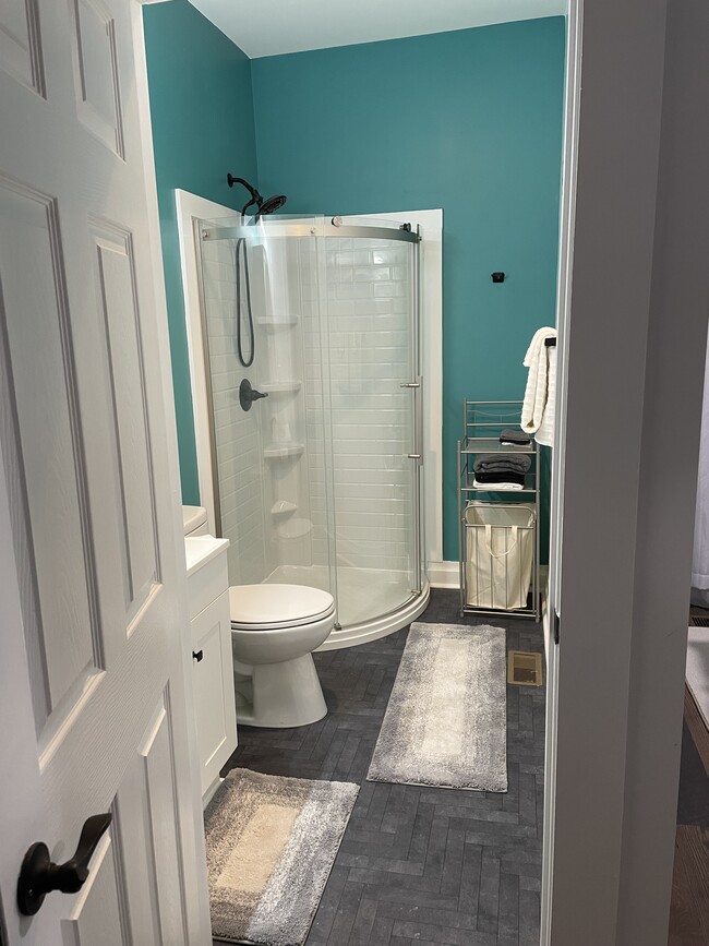 Building Photo - 53 Lincoln Ave W