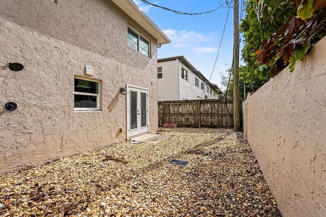 Building Photo - 1280 SR-A1A Unit D