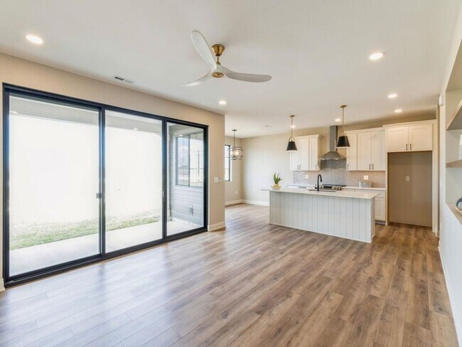 Building Photo - 2015 Lacey Dr