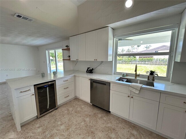 Building Photo - 6611 SW 99th Ave