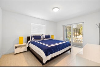 Building Photo - 5921 SW 17th Ct