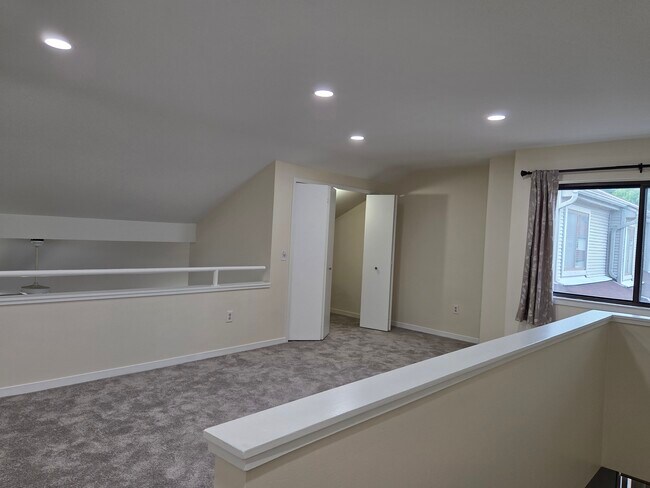 Building Photo - 649 Glasgow Ct