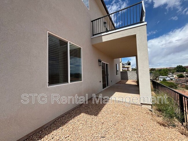 Building Photo - 840 Twin Lakes Dr