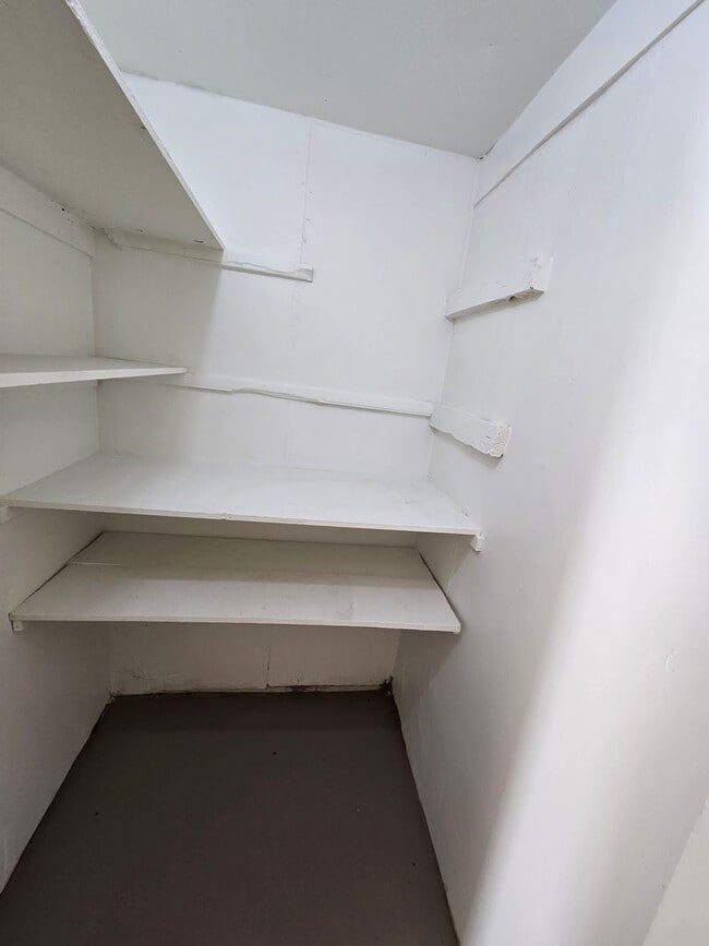 Building Photo - Centrally located in the NE Heights 4 bedroom, 1 3/4 Bath 1900 square feet.