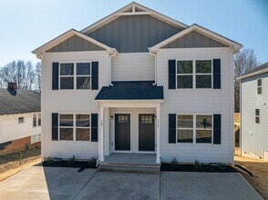 Building Photo - Luxury 3BR Townhome in Hickory – First Mon...