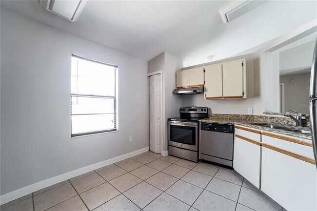 Building Photo - 631 Blackstone Ave