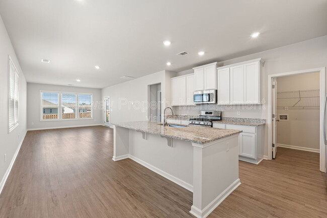 Building Photo - 651 Manitou Cir