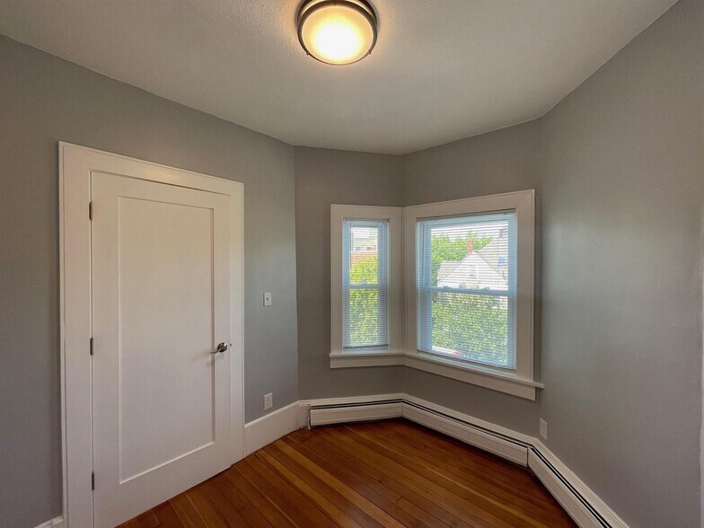 Building Photo - 356 Somerville Ave