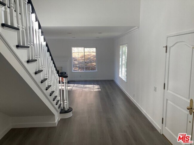 Building Photo - 3654 Green Vista Dr