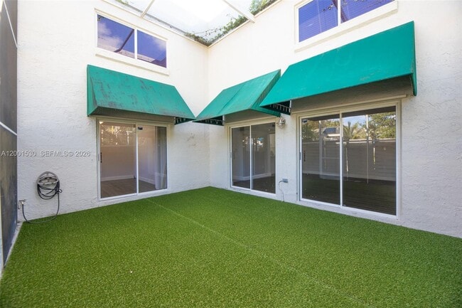 Building Photo - 565 NW 97th Ave