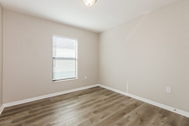 Building Photo - 6953 Redbay Dr