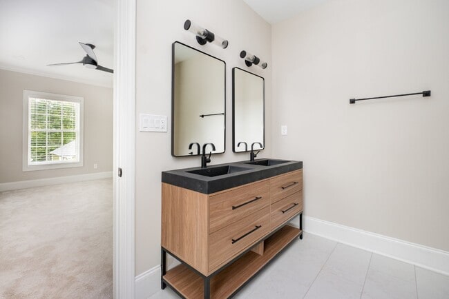 Building Photo - 816 Walnut Ave