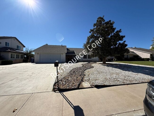 Primary Photo - 3822 W Ave K 6