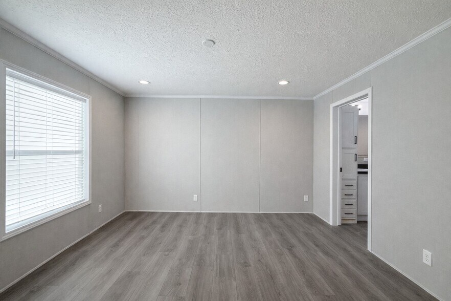 Building Photo - 29638 Danbury Ct