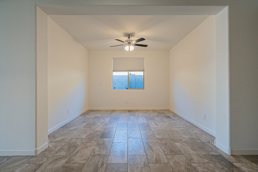 Building Photo - 15877 W Mauna Loa Ln