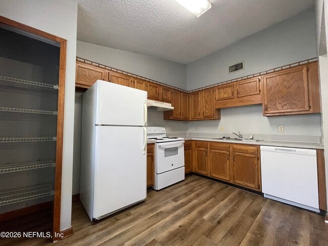 Building Photo - 13326 Currituck Dr N