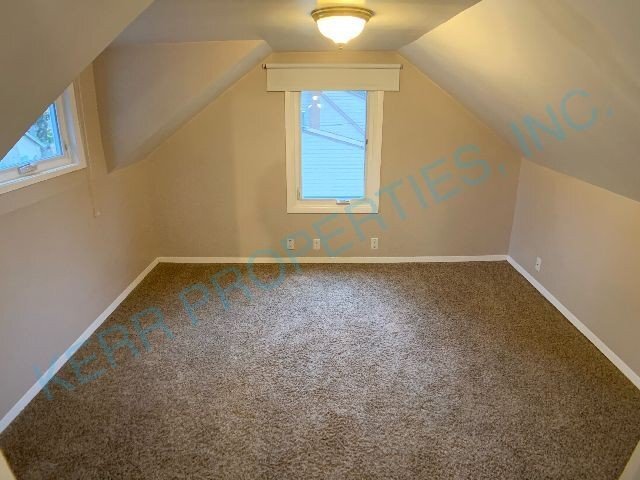 Building Photo - FREE RENT! Spacious 3-Bedroom Duplex Retre...