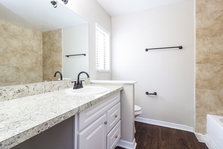 Building Photo - 1067 Manigan Ave