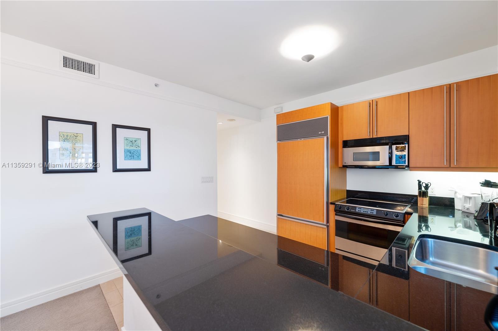 Building Photo - 1435 Brickell Ave