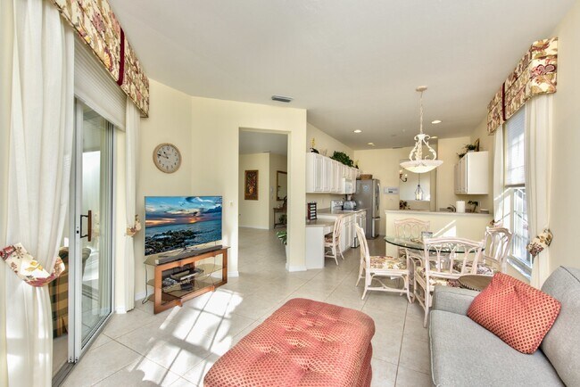 Building Photo - COACH HOME AT PELICAN BAY