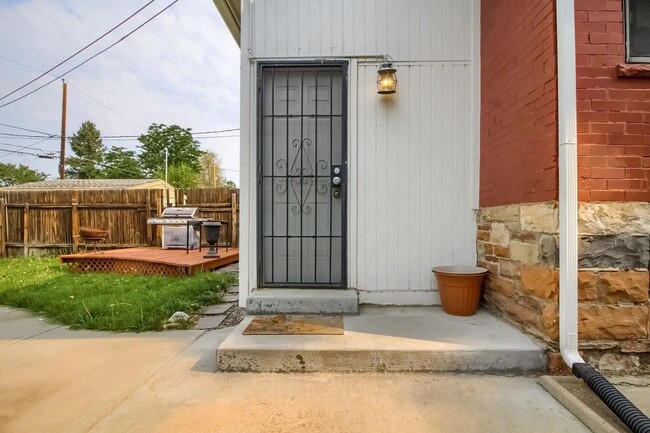 Building Photo - Charming 3-Bedroom Bungalow with Oversized...