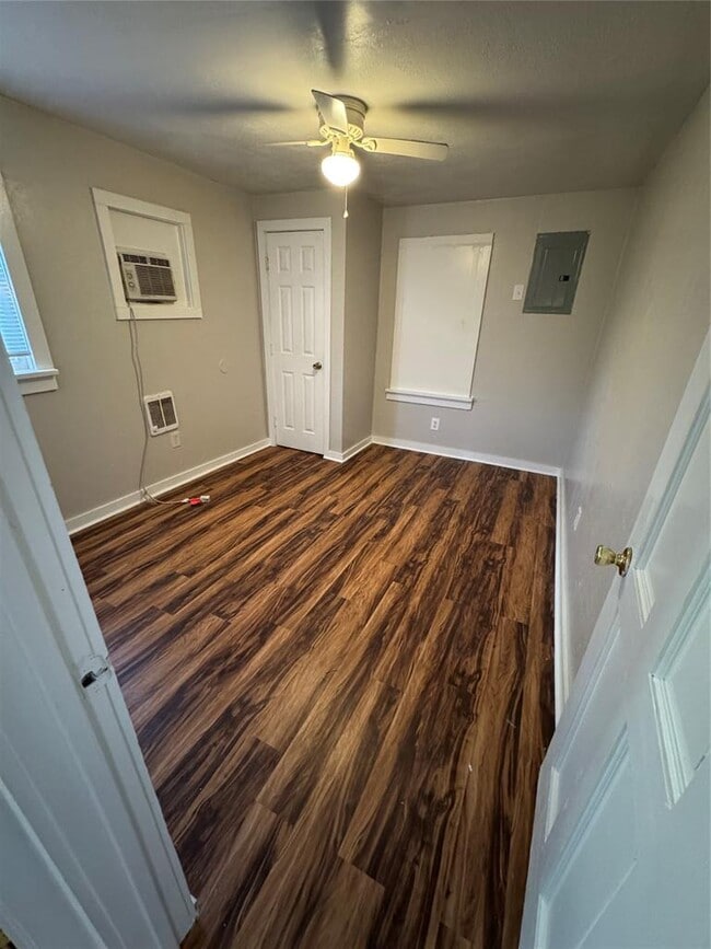 Building Photo - 4107 N Hammond Ave