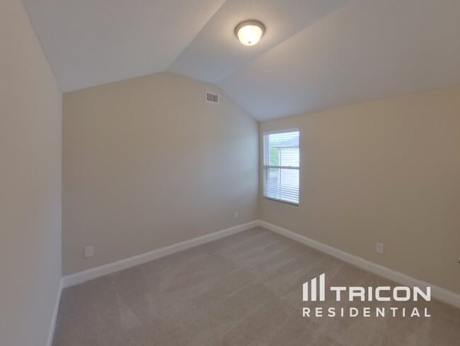 Building Photo - 2134 Pathfinder Dr