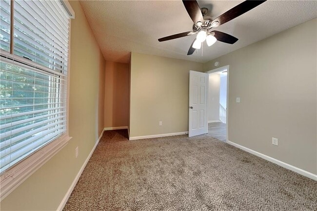 Building Photo - 44 Oak Landing Ct S