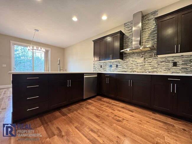 Building Photo - 650 NW Willow Glen Pl