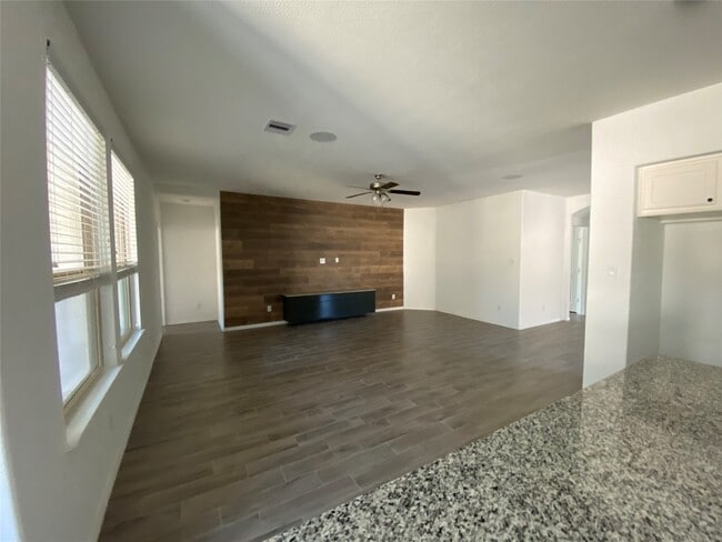 Building Photo - 210 Emory Birch