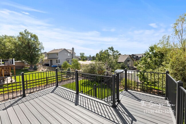 Building Photo - Spacious Ranch-Style 5-Bedroom in The Heig...