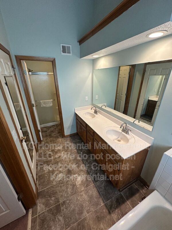 Building Photo - 15139 W 132nd St