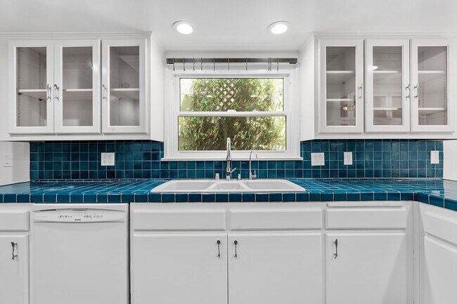 Building Photo - Westwood Townhome in an Exclusive 3-Home Enclave