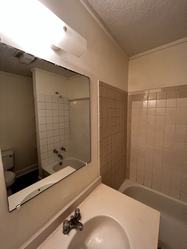 Building Photo - Home For Rent