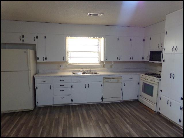 Building Photo - 701 N Buchanan St