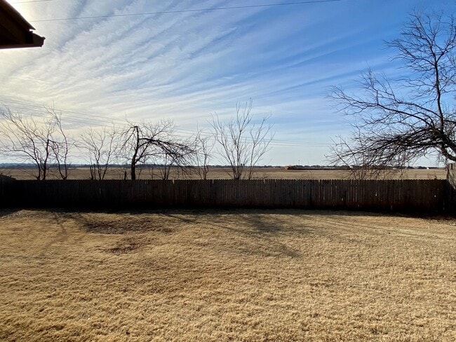 Building Photo - 3 Bed, 3 Bath With Bonus Room in Deer Creek Schools