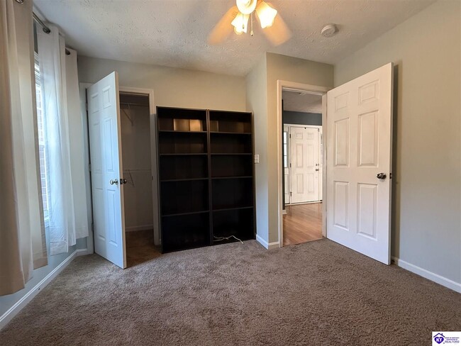 Building Photo - 115 Twin Oaks Dr