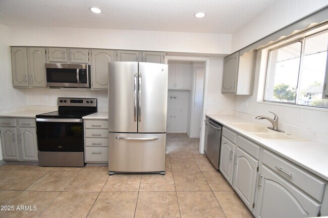 Building Photo - 10331 W Willie Low Cir
