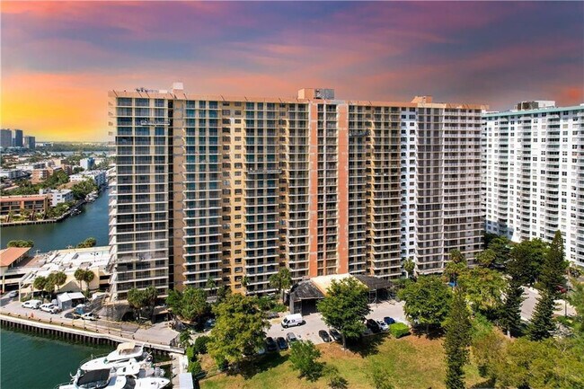 Building Photo - 290 174th St St